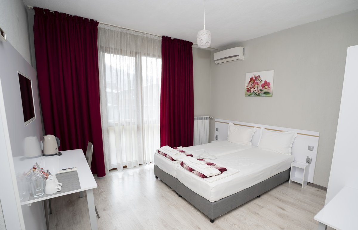 White deluxe balcony 1